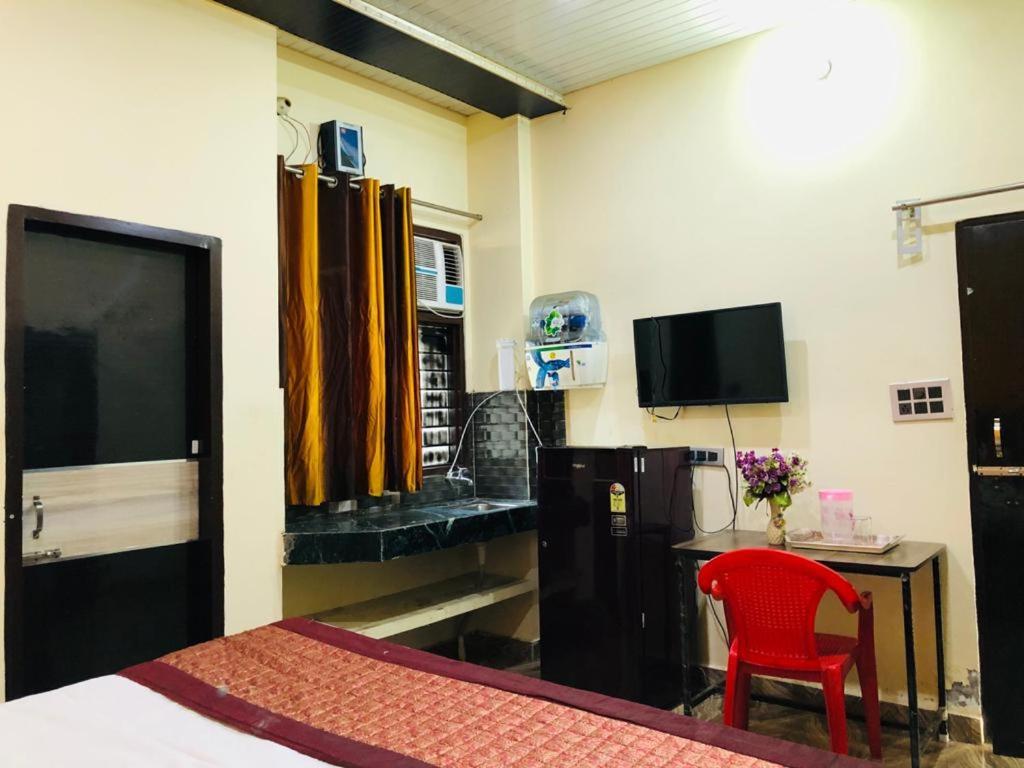 Hotel Tip Top -- Lpu Law Gate -- Family, Students, Couples Фагвара Екстер'єр фото